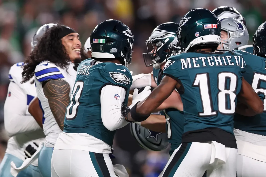 Players from the Dallas Cowboys and Philadelphia Eagles get into a shoving match during the first half. Bill Streicher, Imagn Images